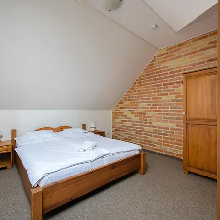 Inn Vinatus Pince